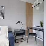 Modern Studio Targowa 10 Ac