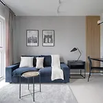 Modern Studio Targowa 10 Ac